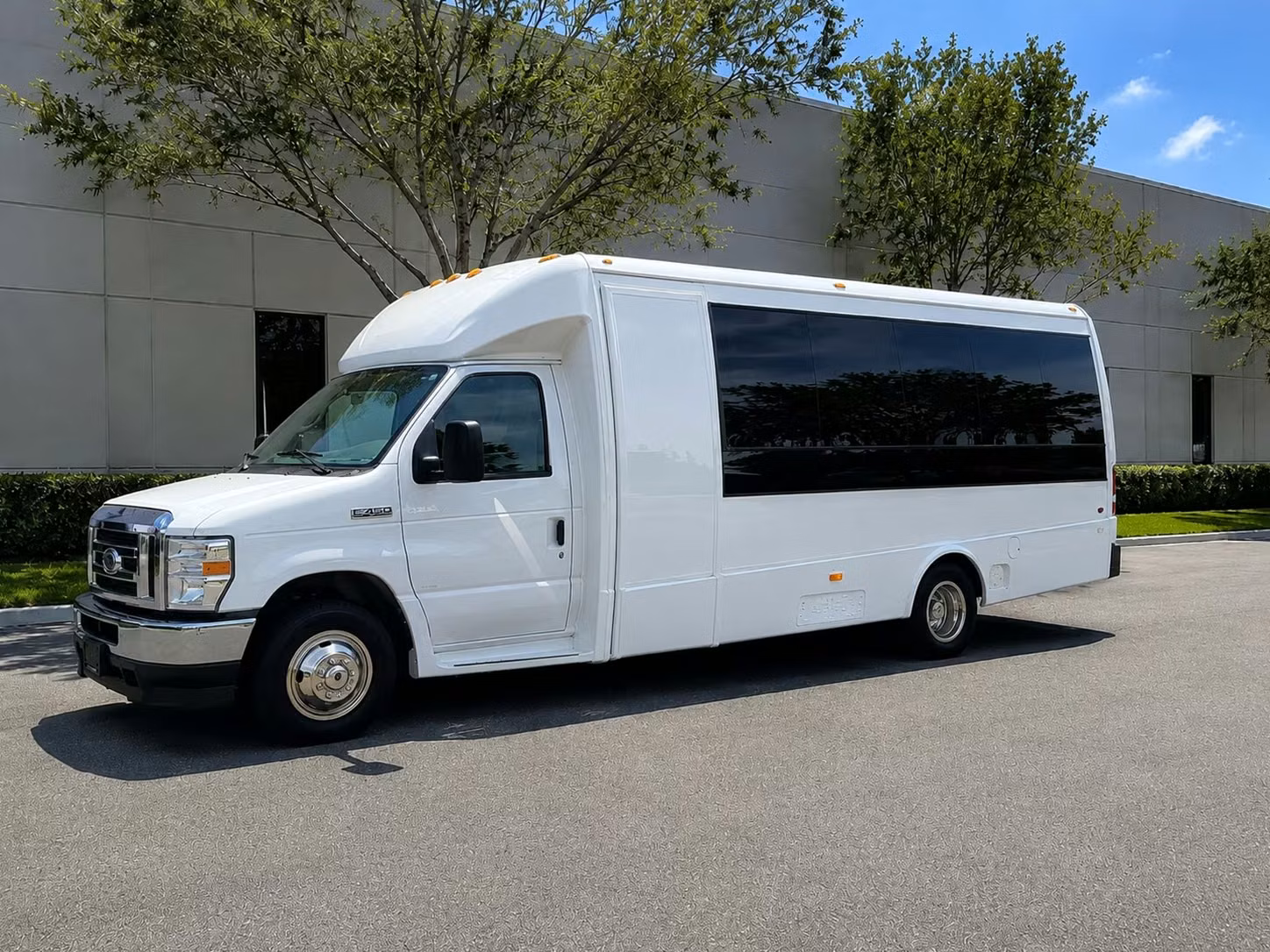 minibus rentals for smaller prom groups around wilmington nc